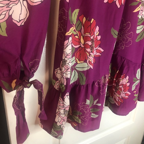 NWT! Fuchsia Ruffle tunic Size Large - Picture 4 of 4